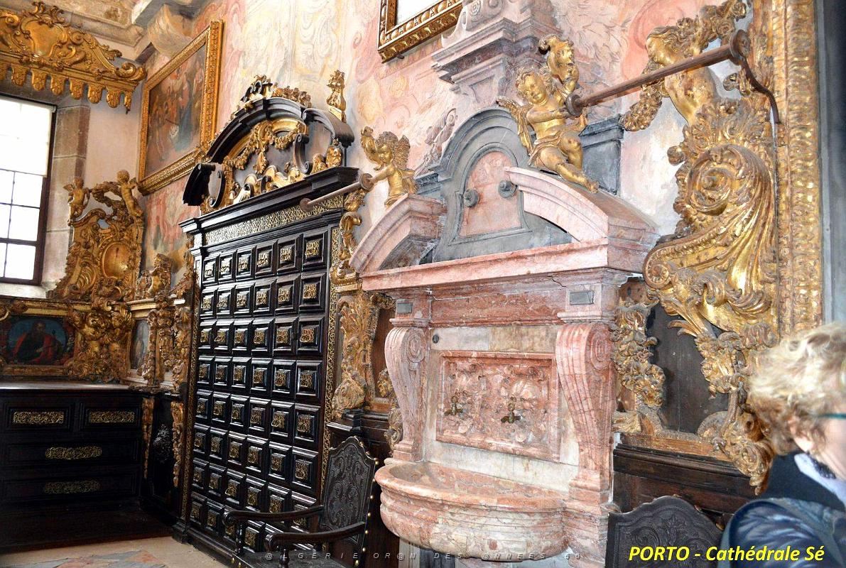 1666- Porto- Cathedrale.jpg